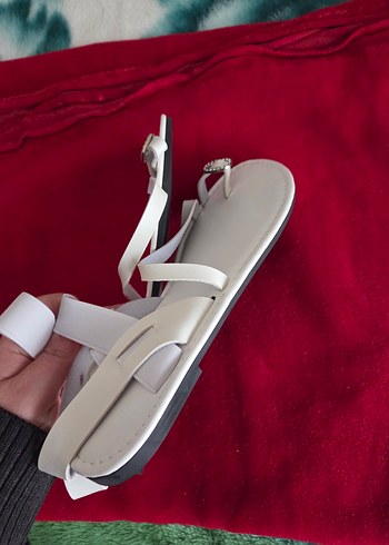 Beyaz Tokalı İnce Topuklu Kadın Sandalet - Görsel 10