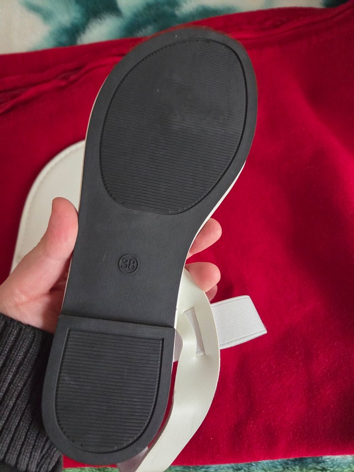 Beyaz Tokalı İnce Topuklu Kadın Sandalet - Görsel 5