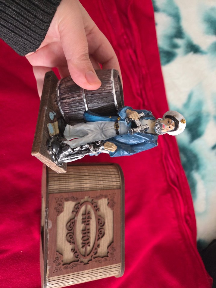 Bordo Ahşap Oyuncak ve Figür - Görsel 3