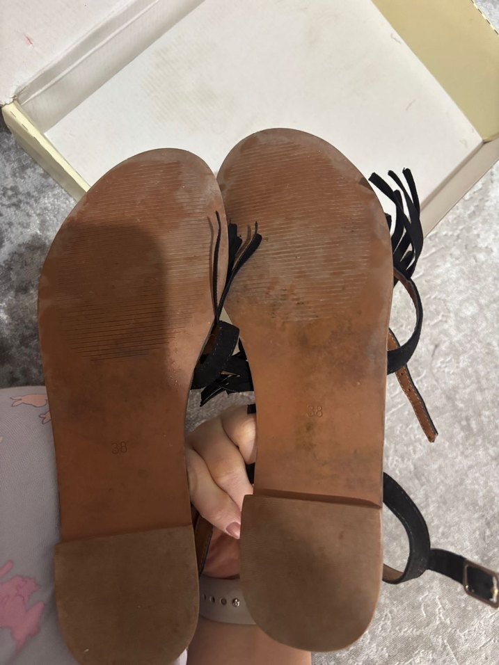 H&M Siyah Süet Püsküllü Kadın Sandalet - Görsel 2