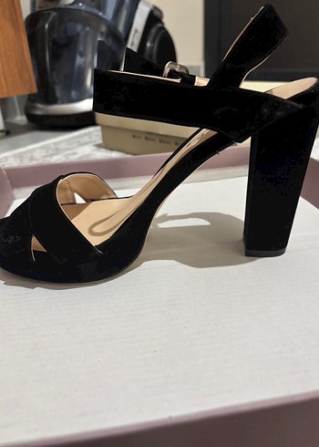Bambi Siyah Süet Tokalı Topuklu Kadın Ayakkabı - Görsel 3