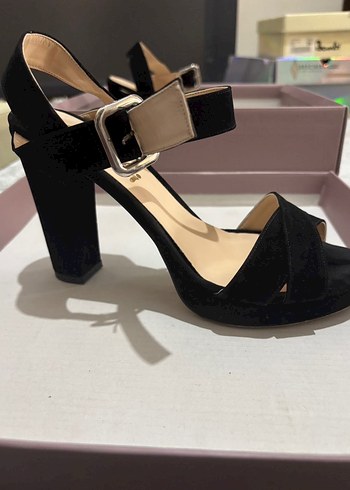 Bambi Siyah Süet Tokalı Topuklu Kadın Ayakkabı - Görsel 2