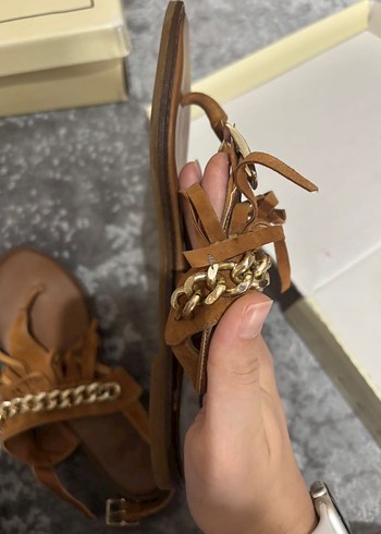 Elle Zincir Detaylı Püsküllü Taba Süet Kadın Sandalet - Görsel 6