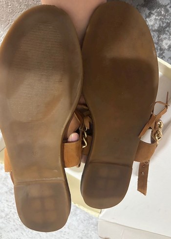 Elle Zincir Detaylı Püsküllü Taba Süet Kadın Sandalet - Görsel 2