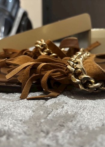 Elle Zincir Detaylı Püsküllü Taba Süet Kadın Sandalet - Görsel 3