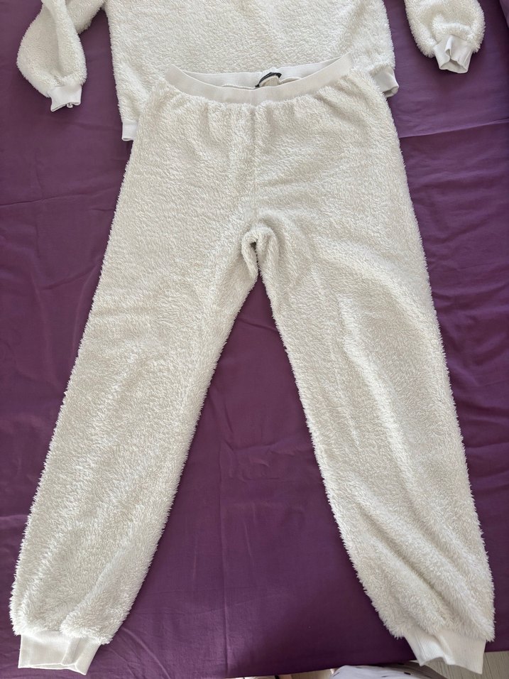 Beyaz eşofman takımı Peluş Detaylı - Görsel 3