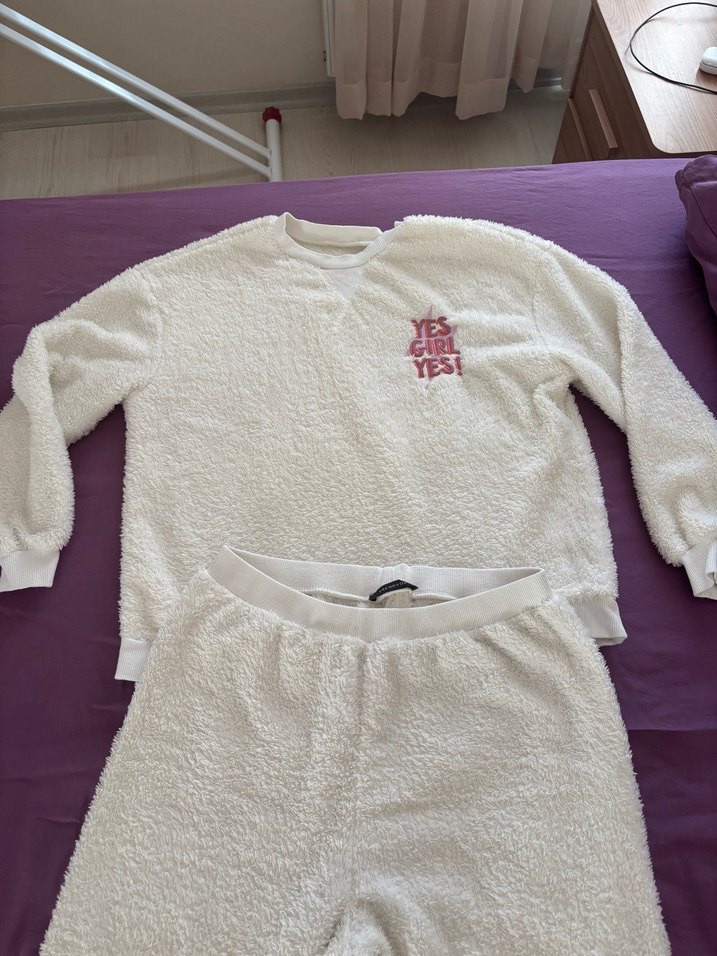 Beyaz eşofman takımı Peluş Detaylı - Görsel 2