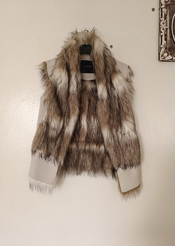 Zara markasının ürünüdür.