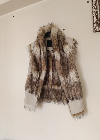 Zara Zara markasının ürünüdür.