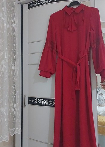 Bordo Nakışlı Uzun Kollu Drapeli Elbise