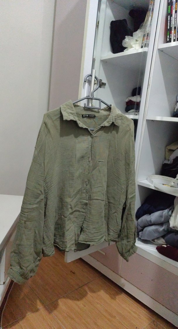 Düğmeli Beyaz Keten Kadın Gömlek - Görsel 2