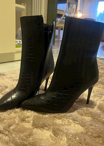 Zara Siyah Stiletto Topuklu Deri Kadin Bot