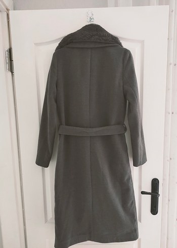 Peluş yakalı gri kaban - Görsel 3