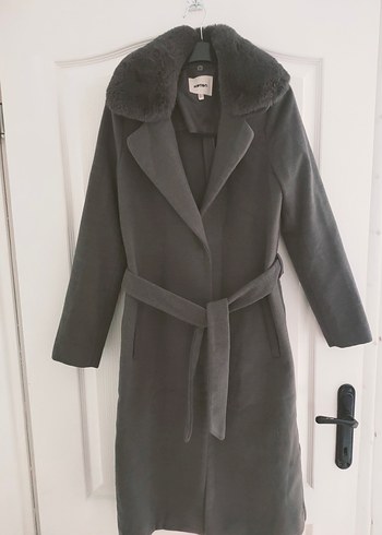 Peluş yakalı gri kaban - Görsel 2