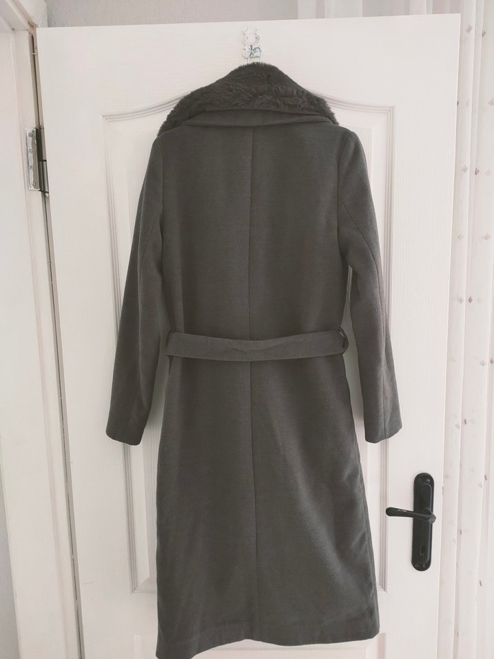 Peluş yakalı gri kaban - Görsel 3