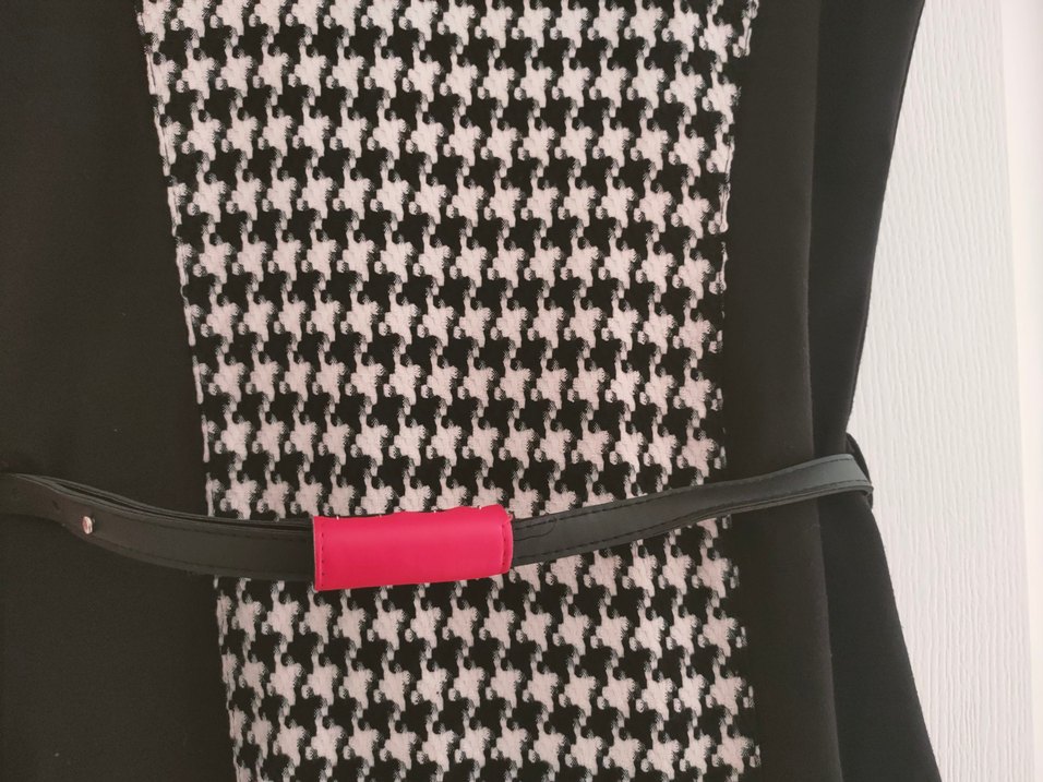 Kemerli Siyah Kadın Tişört - Görsel 3