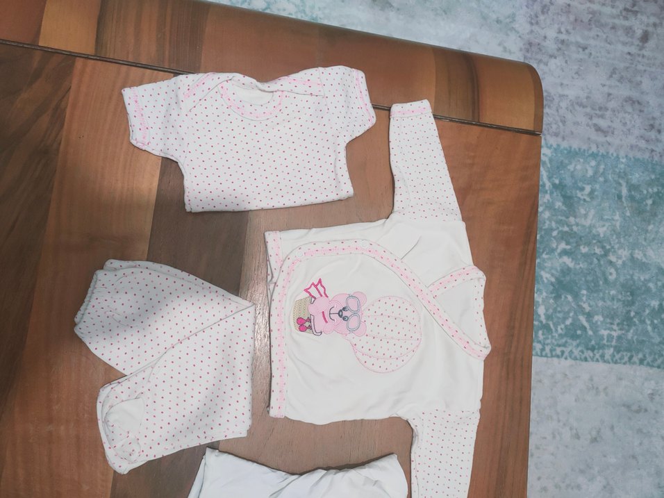 Bebek Kız Beyaz Dantel Detaylı Hastane Kıyafeti - Görsel 2