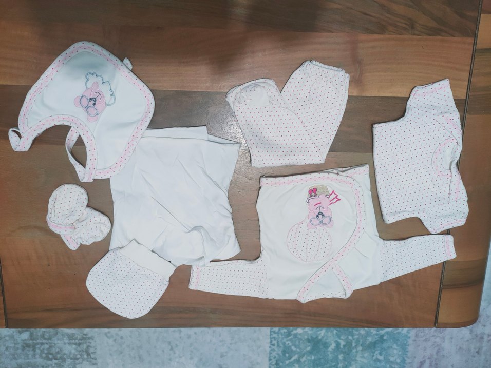 Bebek Kız Beyaz Dantel Detaylı Hastane Kıyafeti - Görsel 3