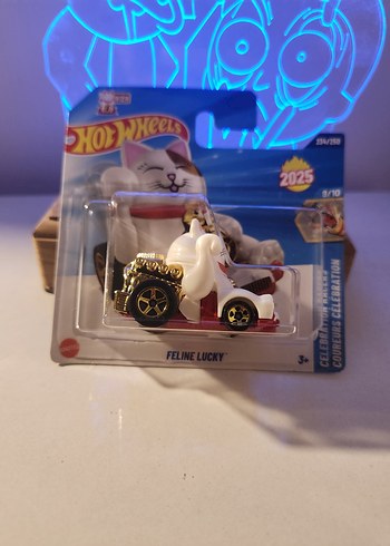Hot Wheels Beyaz Feline Lucky Oyuncak Araba Şaslı Kedi