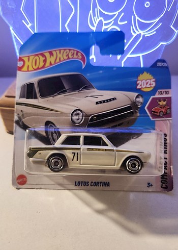 Hot Wheels Beyaz Lotus Cortina Oyuncak Araba