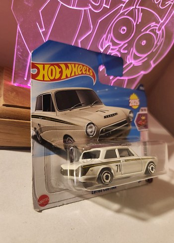  Hot Wheels Beyaz Lotus Cortina Oyuncak Araba