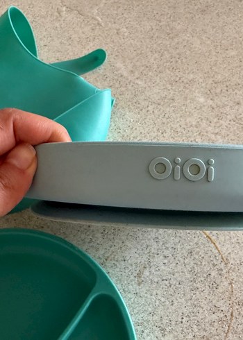 Çocuklar için bölmeli tabak ve silikon önlük - Görsel 3