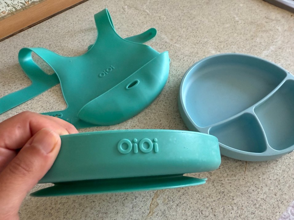 Çocuklar için bölmeli tabak ve silikon önlük - Görsel 2