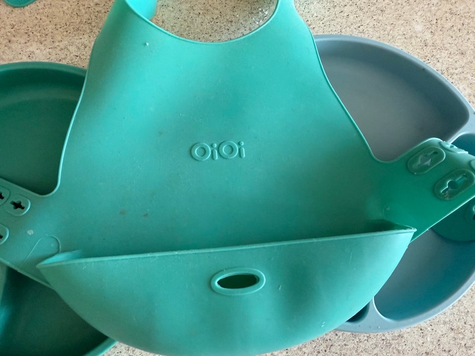 Çocuklar için bölmeli tabak ve silikon önlük - Görsel 5