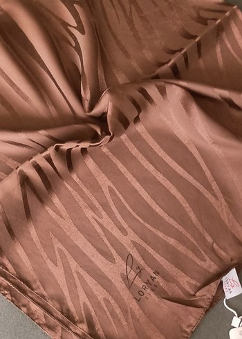 Parlak Kahverengi Dökümlü Zebra Kadın Jakar Eşarp