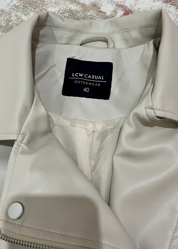 Bej Kısa Deri Kadın Ceket - Görsel 3