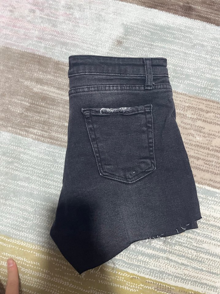 Siyah Düğmeli Kısa Denim Şort - Görsel 2