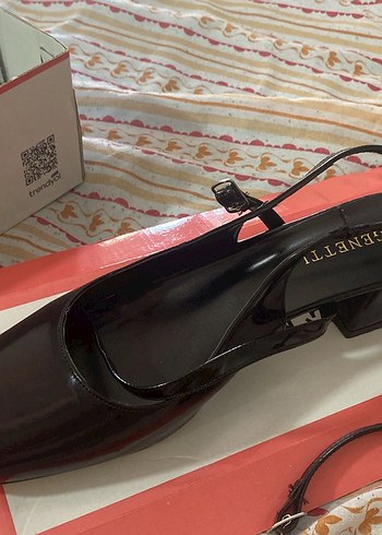 Koyu Siyah Tokalı Stiletto Topuklu Kadın Ayakkabı