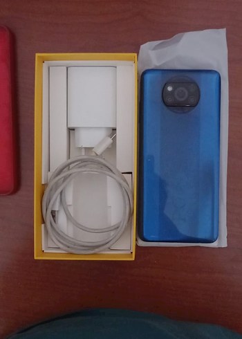Mavi Android Akıllı Telefon ve Şarj Aksesuarları