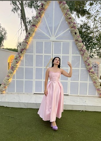 Pembe Uzun Askısız Saten Elbise