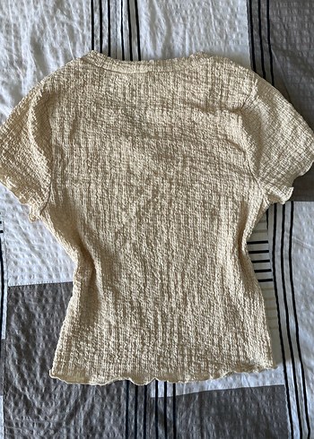 Diğer vücuda tam oturan kolların ve beli hafif fırfırlı crop