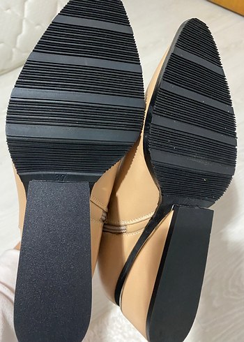 Bej Zincir Detaylı Dolgu Topuklu Kadın Bot - Görsel 3