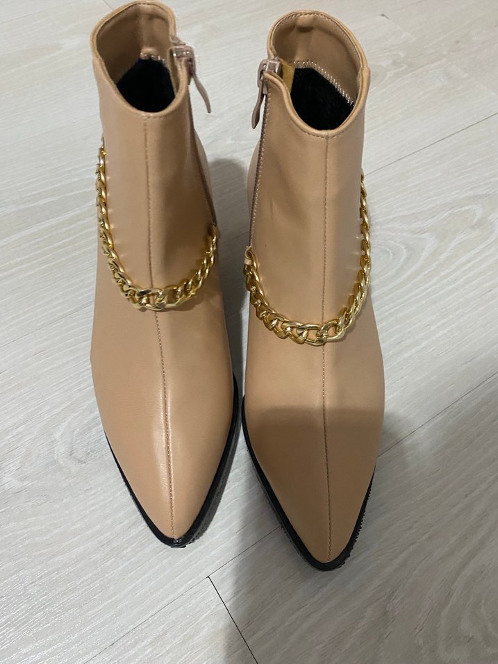 Bej Zincir Detaylı Dolgu Topuklu Kadın Bot - Görsel 2