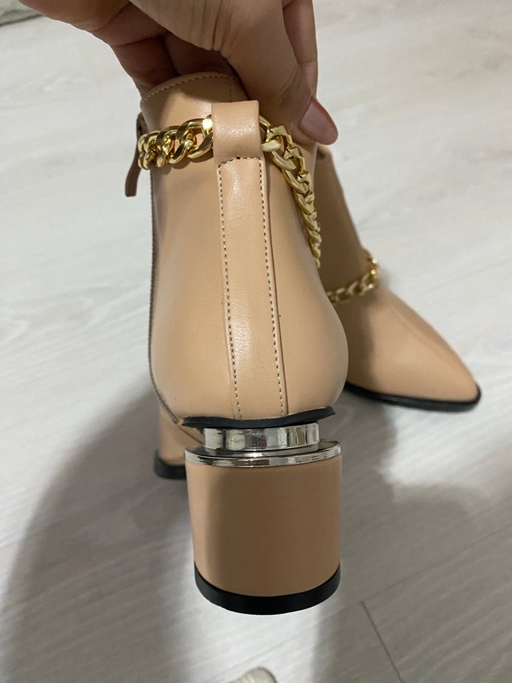 Bej Zincir Detaylı Dolgu Topuklu Kadın Bot - Görsel 4