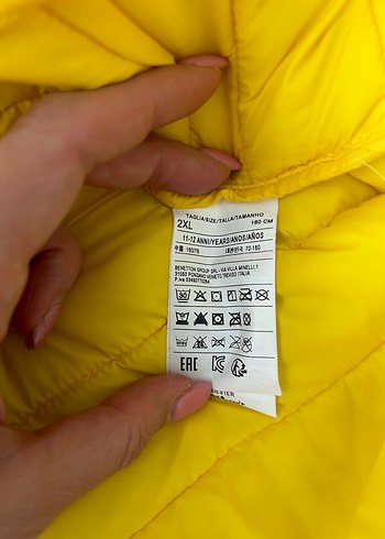 12-13 Yaş Beden sarı Renk Benetton marka sarı Kapüşonlu unisex Şişme Yelek