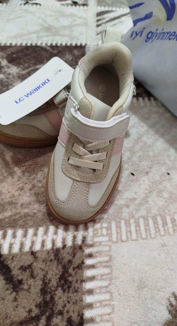 Kız Çocuk Bej Cırt Cırtlı Spor Ayakkabı - Görsel 2