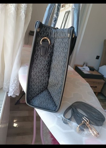 sıfır Michael Kors Siyah Deri Baskılı El Çantası - Görsel 5