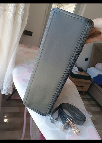 sıfır Michael Kors Siyah Deri Baskılı El Çantası - Görsel 6