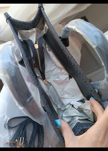 sıfır Michael Kors Siyah Deri Baskılı El Çantası - Görsel 4