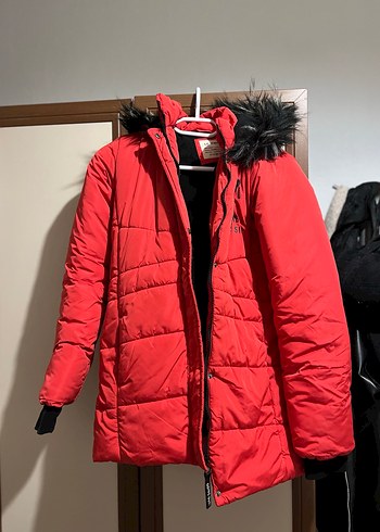 Kırmızı Kapüşonlu Kürklü Kadın Kış Montu - Görsel 2