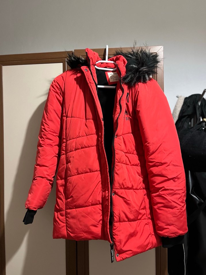 Kırmızı Kapüşonlu Kürklü Kadın Kış Montu - Görsel 2