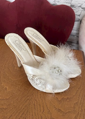 Beyaz Kürklü Kadın Dolgu Topuk Terlik - Görsel 3