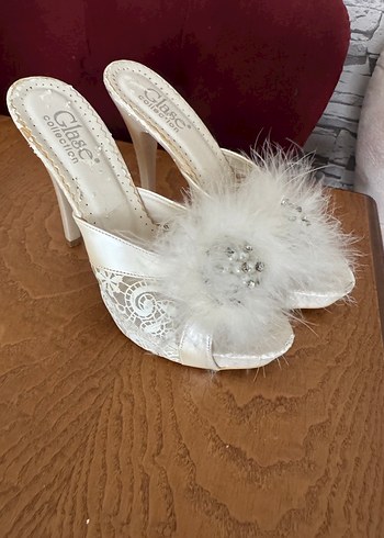 Beyaz Kürklü Kadın Dolgu Topuk Terlik - Görsel 2