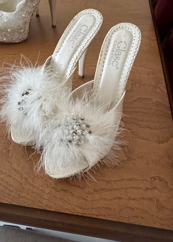 Beyaz Kürklü Kadın Dolgu Topuk Terlik - Görsel 4