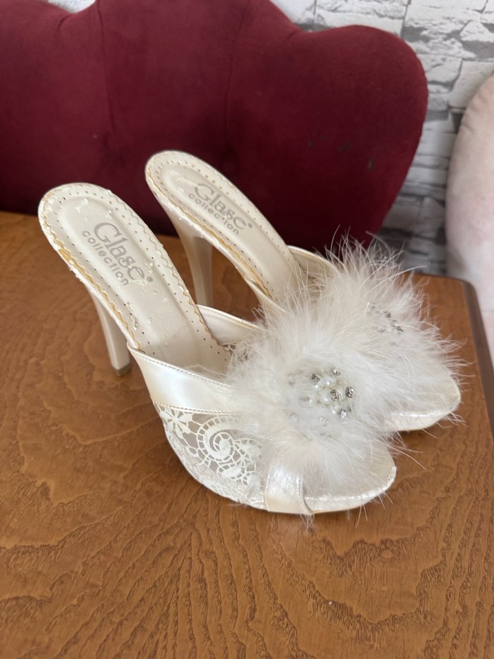 Beyaz Kürklü Kadın Dolgu Topuk Terlik - Görsel 3