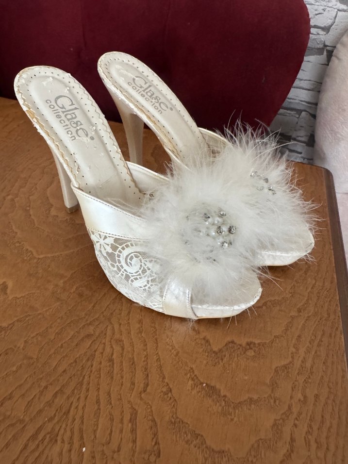 Beyaz Kürklü Kadın Dolgu Topuk Terlik - Görsel 2